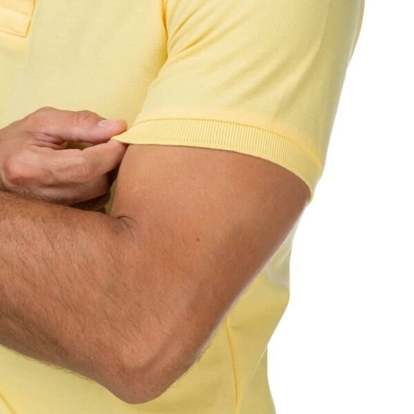 Camiseta Tipo Polo Amarillo Pastel - Imagen 3