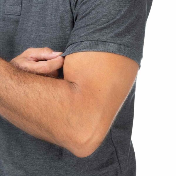 Camiseta Tipo Polo Gris Oscuro - Imagen 3
