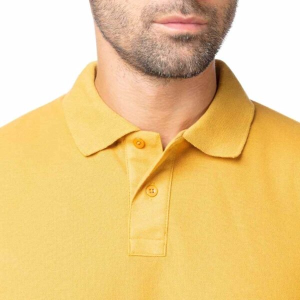 Camiseta Tipo Polo Mostaza - Imagen 2